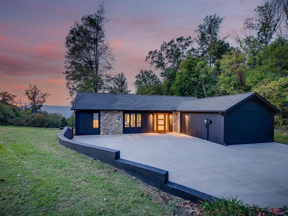 Front of property - Private firepit area is now to the left of this photo.