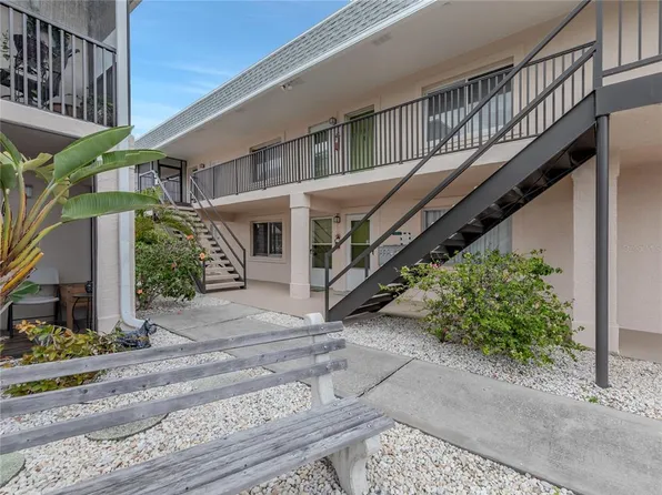 612 Guild Dr APT 19, Venice, FL 34285