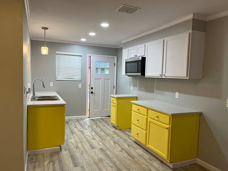 301 Edwards St — Photo 4