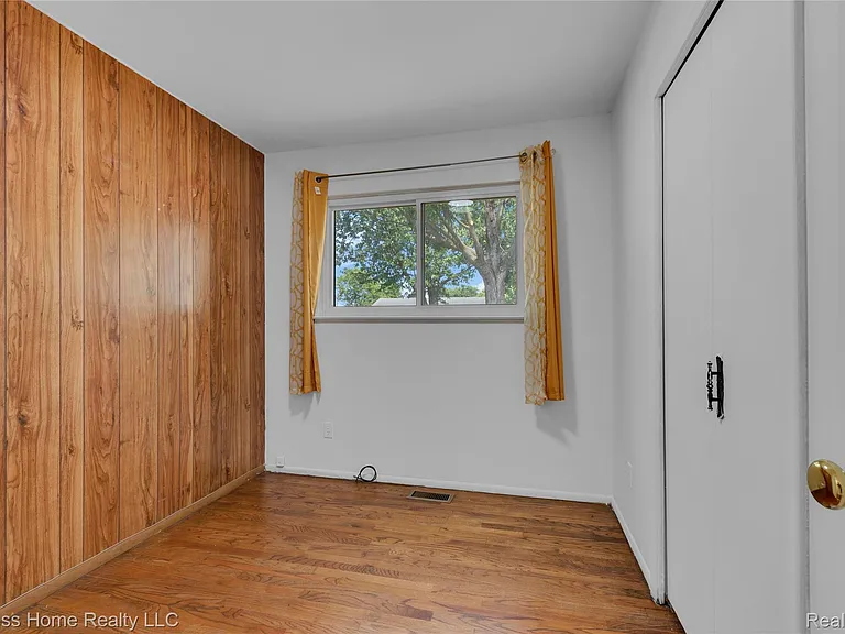 25217 Roan Ave — Photo 12