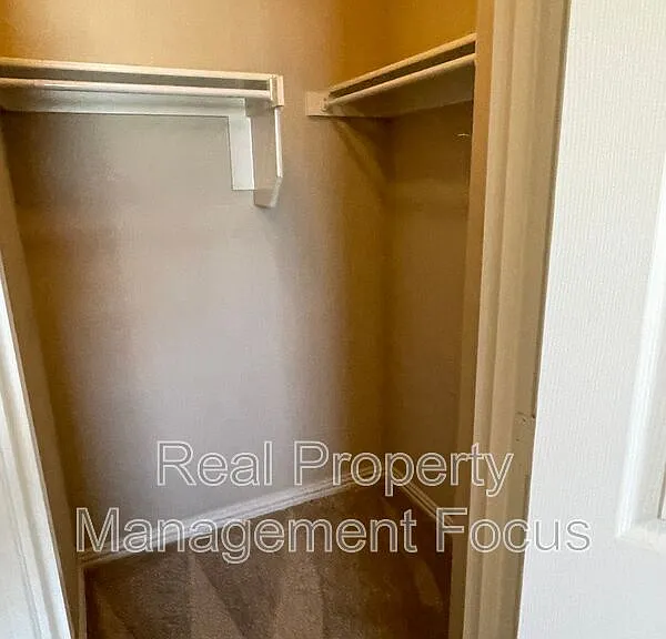 4645 Penelope Ln — Photo 18