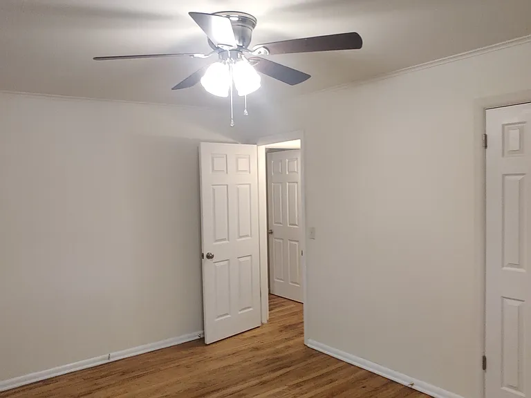 1350 N Kings Dr — Photo 18