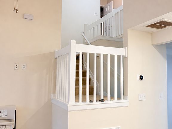 5th image of 111 Lynch Cir
