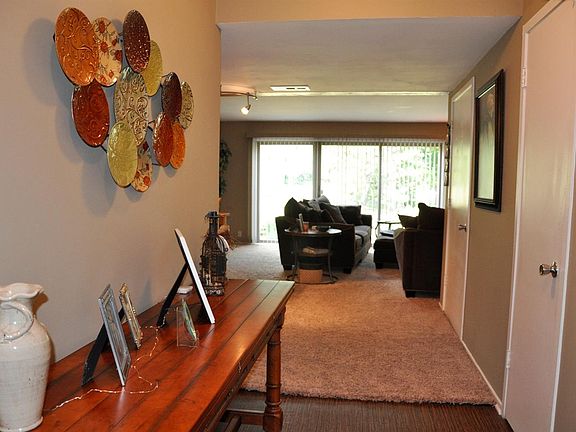 3rd image of 628 Peninsula Ct