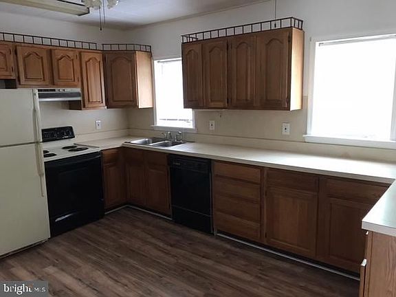 3rd image of 23 Upland Ave
