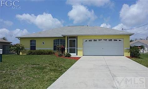 Front Elevation.  Screened entry.   1420 SF 3BR 2BT, Split floor plan.