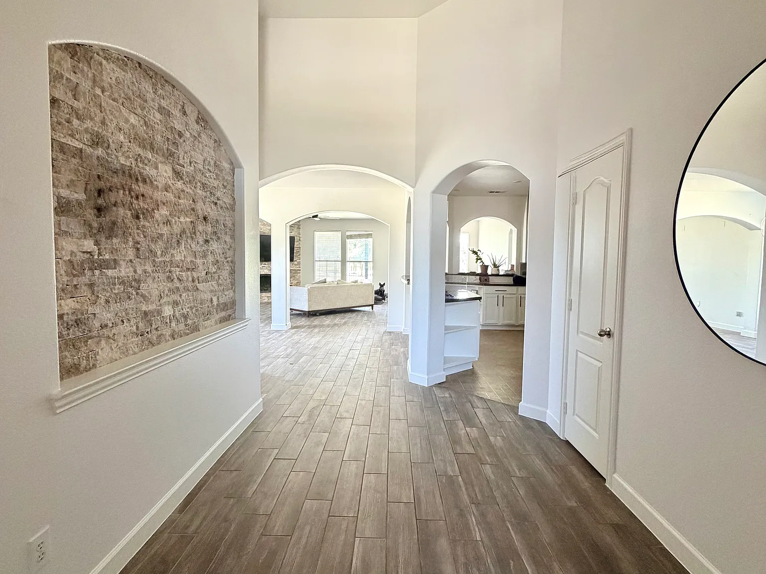 3 bed, 1911 sqft, $2,500 — Photo 3