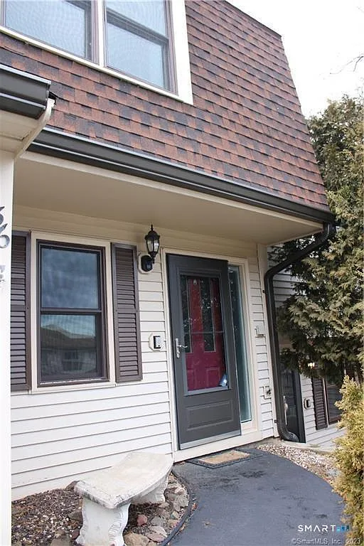 3 bed, 1.5 bath, 1284 sqft, $2,500 — Photo 2