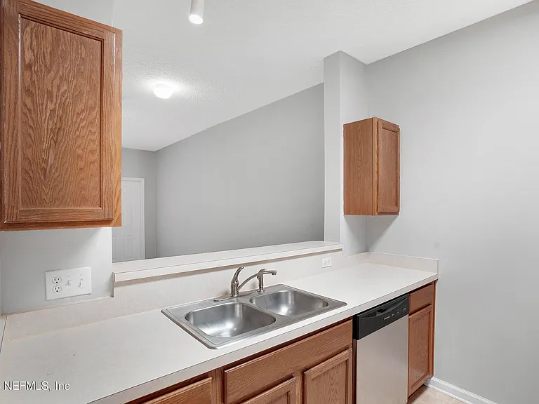 624 Southbranch Dr — Photo 7