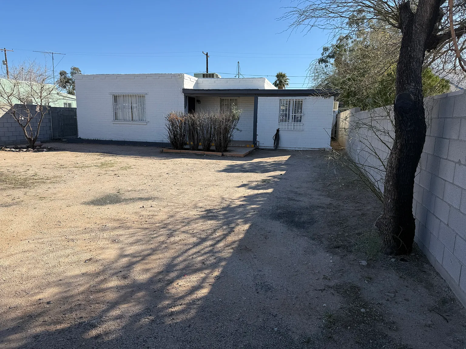 813 W Jacinto St — Photo 1