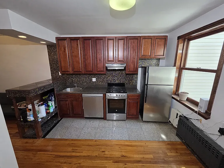 146 Freeman St #3L — Photo 1
