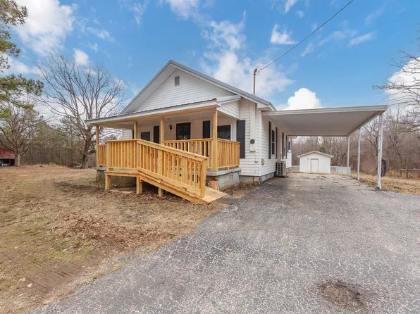 3957 Finger Leapwood Rd, Finger, TN 38334