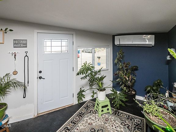 4th image of 2626 Laverne Dr