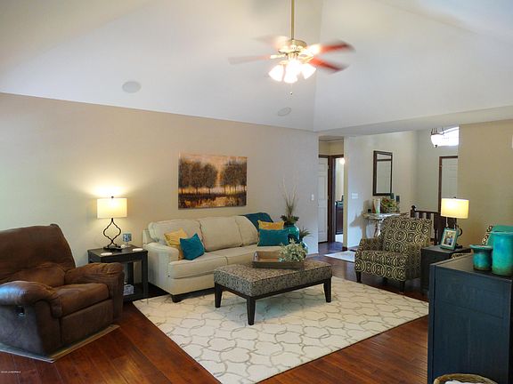 4th image of 5011 Lucia Dr
