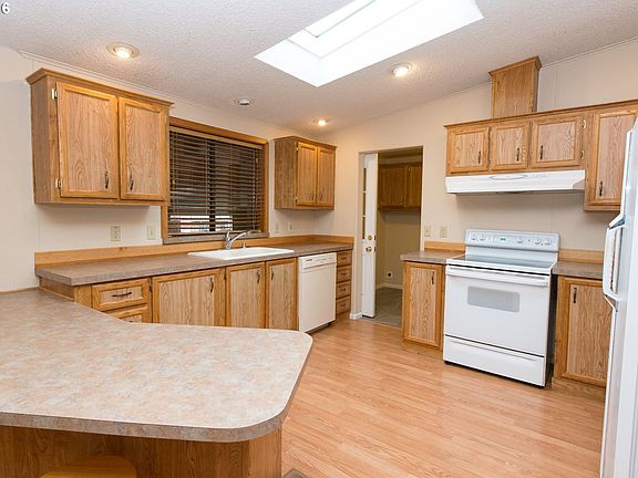 4th image of 10418 NE 41st Ct