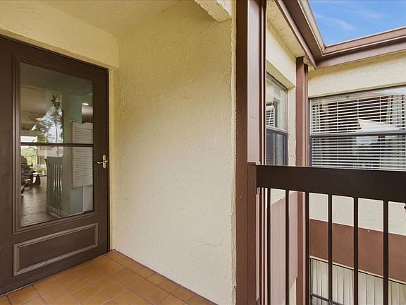 5th image of 6111 LAKE POINTE DRIVE #202