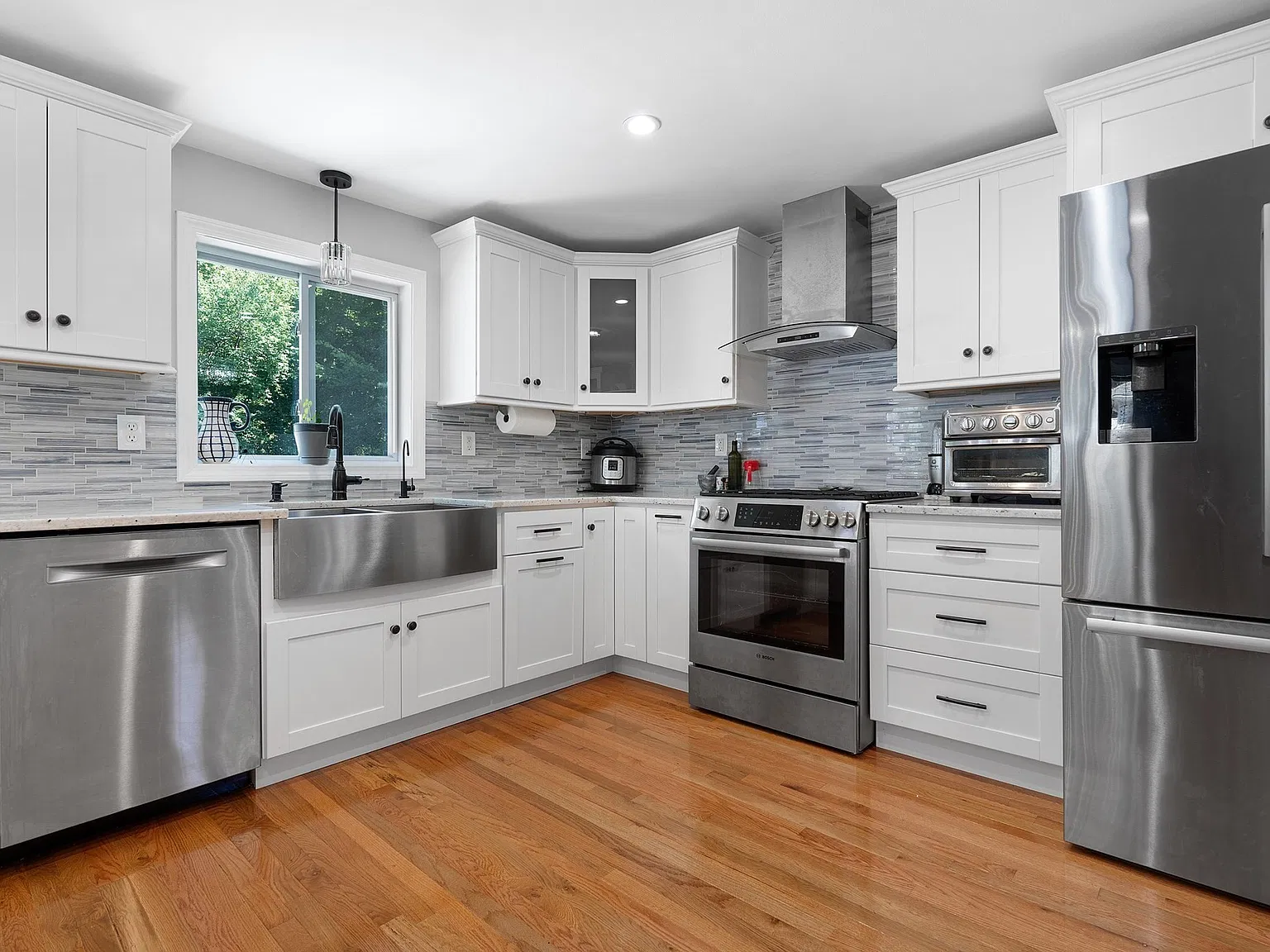 3 bed, 2.5 bath, 1252 sqft, $3,400 — Photo 3