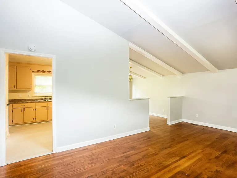 4809 Thornwood Rd — Photo 8
