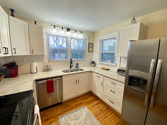 3rd image of 132 W Lexington Rd