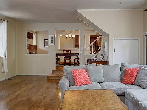 5th image of 560 Brookside Ln