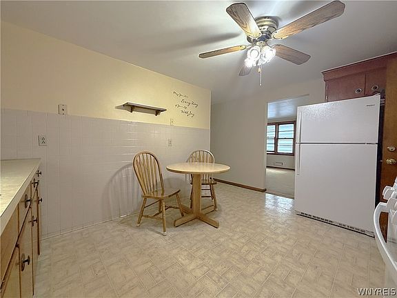 3rd image of 72 Nicholson St