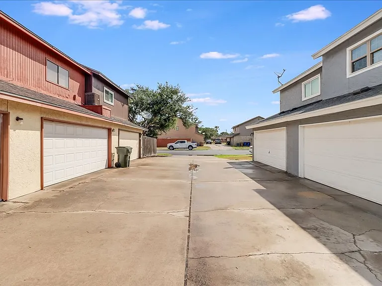 11205 Willowood Creek Dr #C — Photo 34