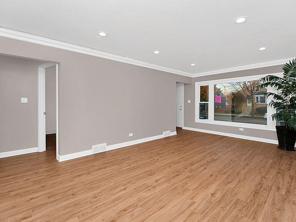 2nd image of 2520 East Ave