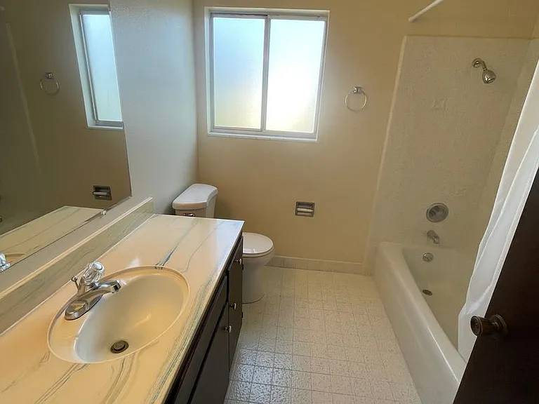 310 Spencer St — Photo 19