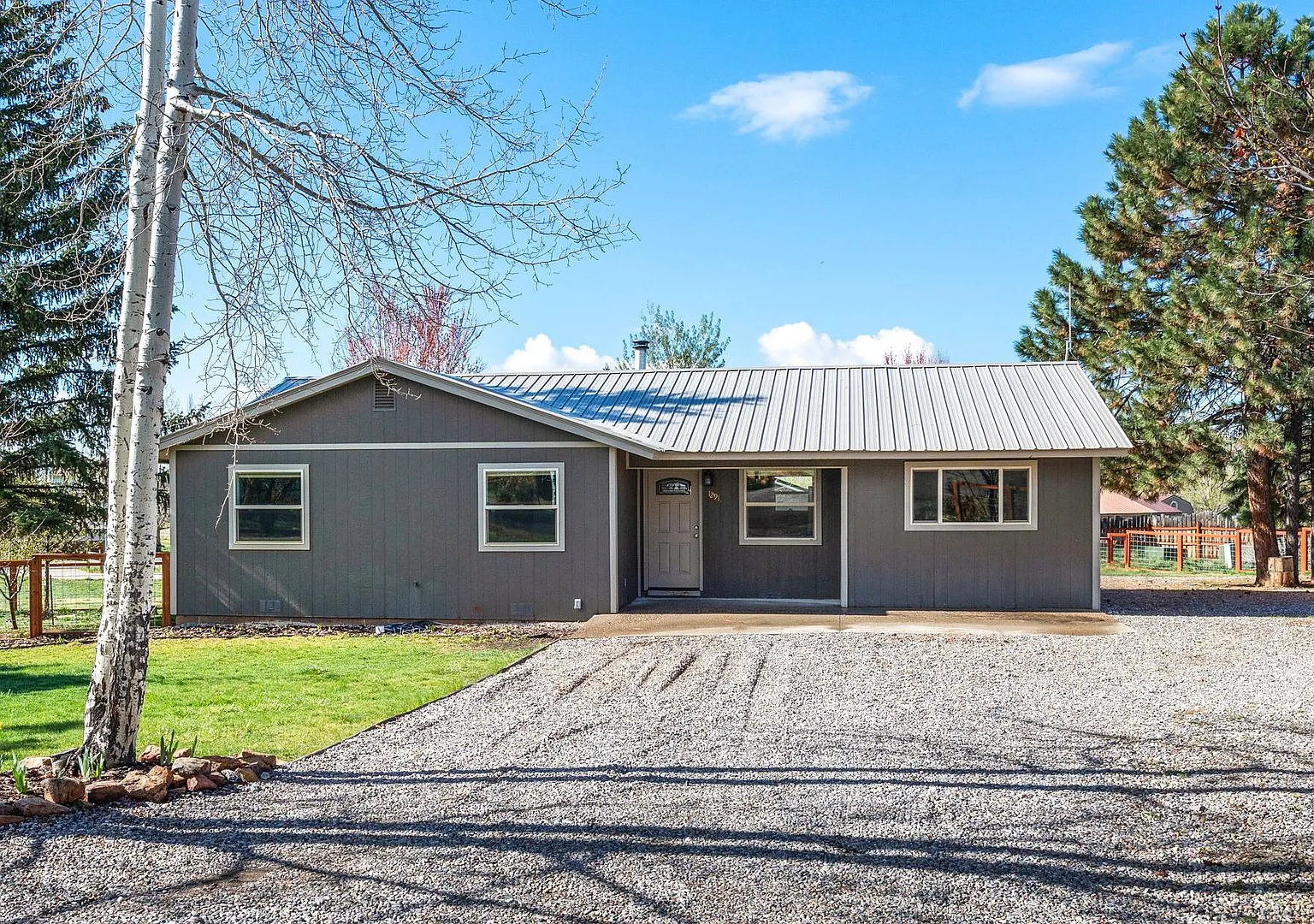 4 Bed Bayfield Rental with Fenced Yard, RV Parking & Fiber Internet — Photo 1