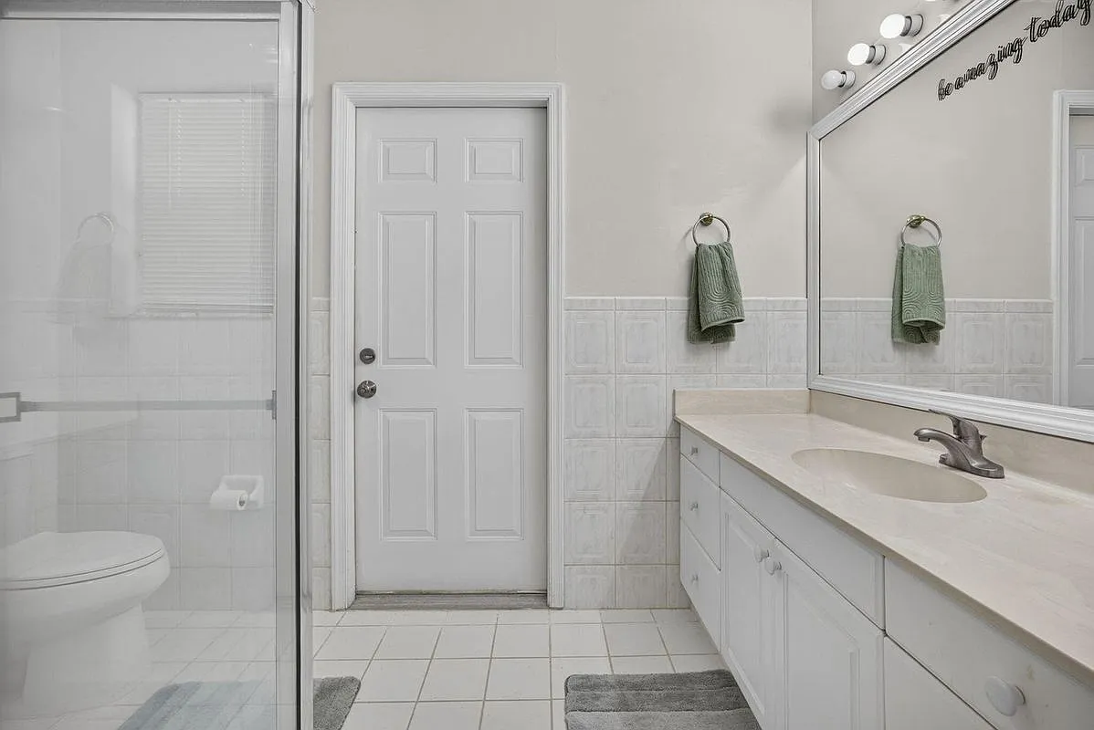 3 bed, 2.0 bath, 1900 sqft, $3,800 — Photo 4
