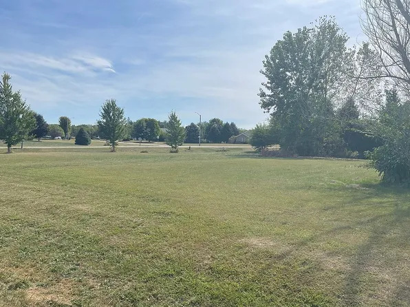 210 Valley Ct, Goodfield, IL 61742