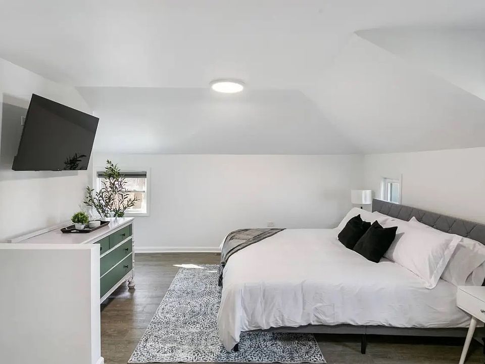 1st image of 311 W Park Ave #3