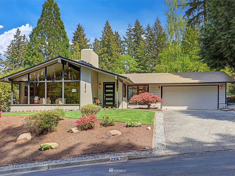 Welcome to this this newly, professionally renovated home in highly desirable Knollwood neighborhood!