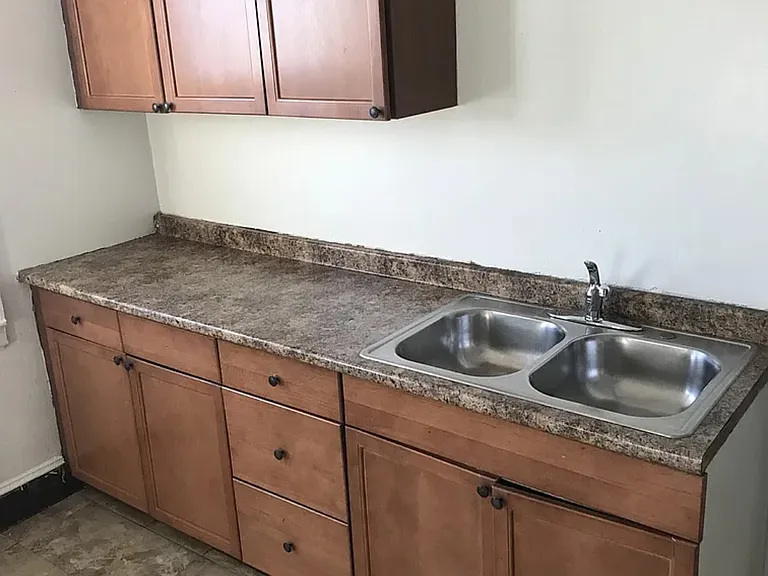 23 Clinton Ave #3 — Photo 7