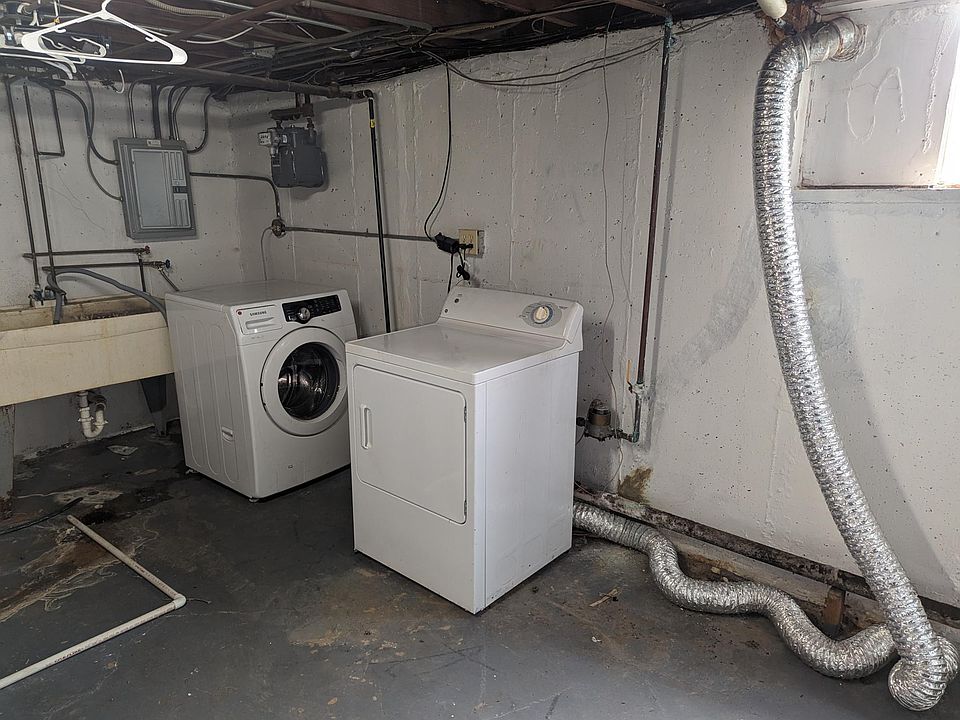2nd image of 228 Ash St