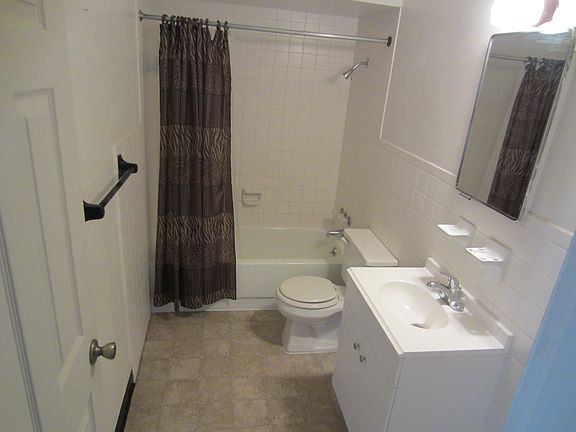 4th image of 1350 East Ave APT 2