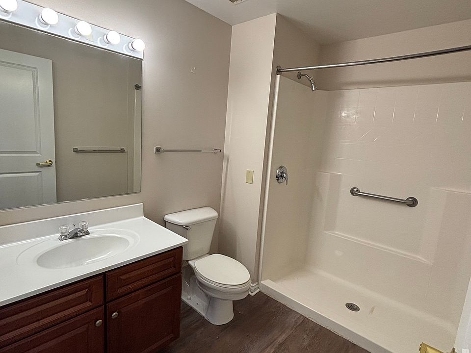 2 Bd bathroom