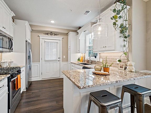 5th image of 15908 Fontana St APT 110