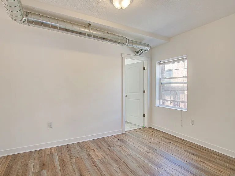 419 E 200 S #206 — Photo 8