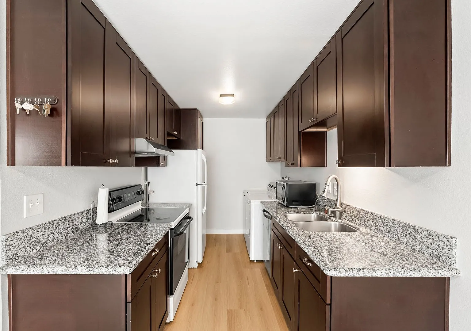 Beautifully Updated 3BR Townhome in Paradise Hills with Solar, EV Charger & A/C — Photo 2