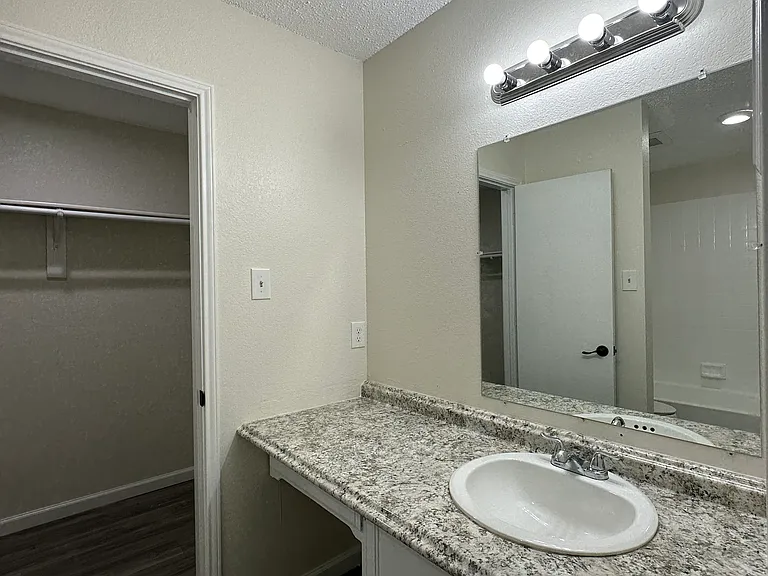 551 Stonewall Way — Photo 10