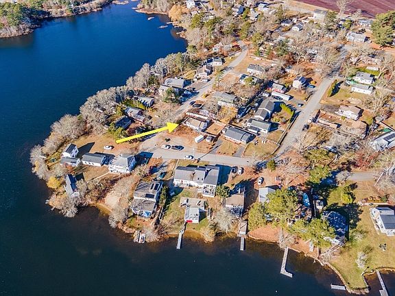 4th image of 26 Agawam Lake Shore Dr