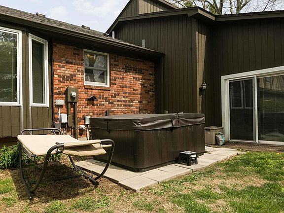 4th image of 414 Oak Crest Dr