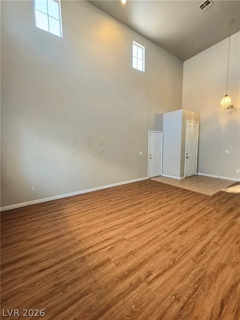 4 bed, 2.5 bath, 2322 sqft, $2,295 — Photo 3