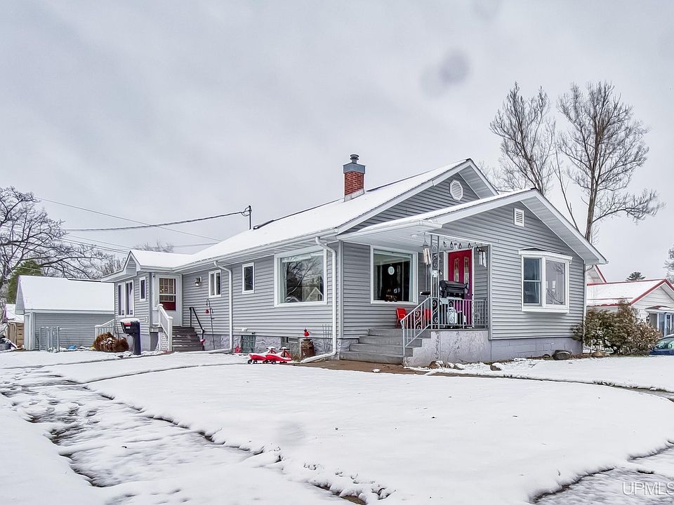 301 Cleveland Ave, Kingsford, MI 49802 Zillow