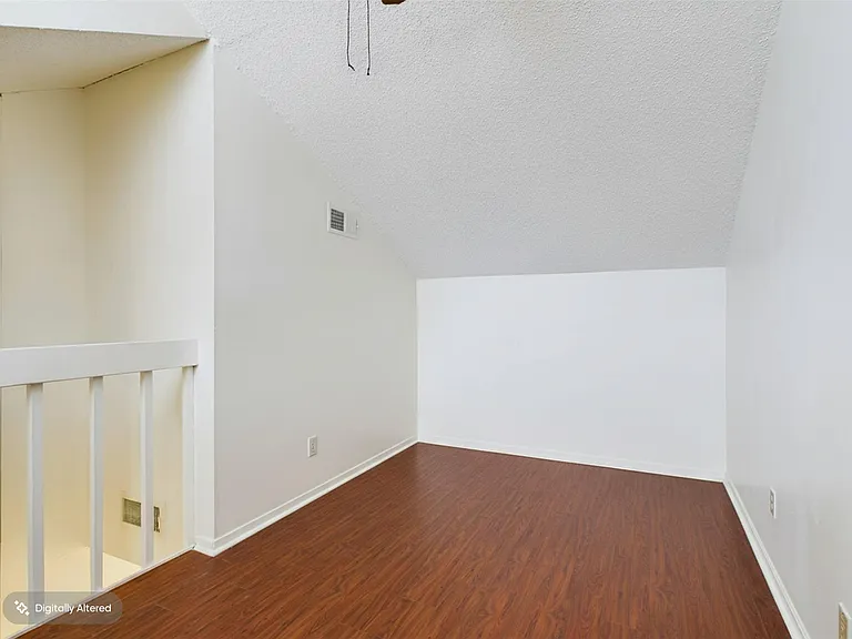 908 Poplar St #201 — Photo 7
