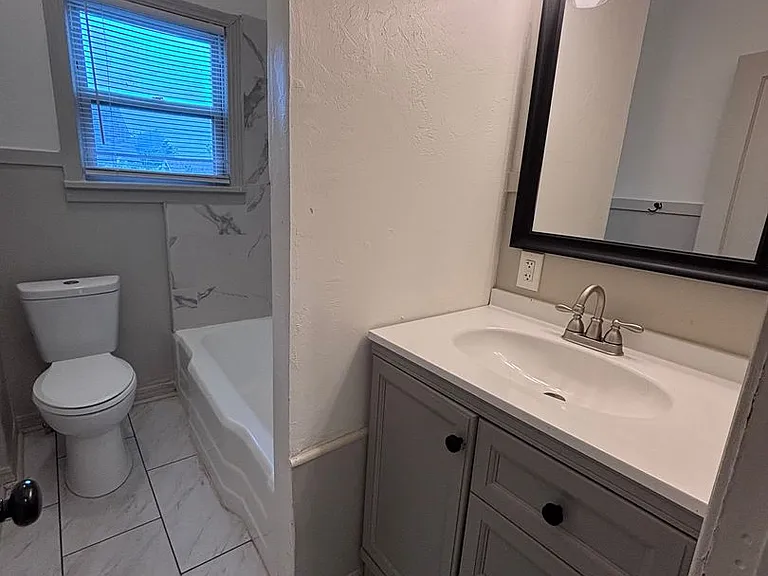 218 S Moore Ave — Photo 15