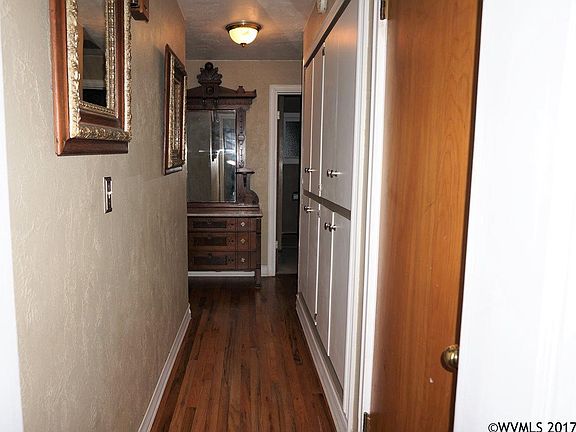5th image of 3191 Alberta Ave NE