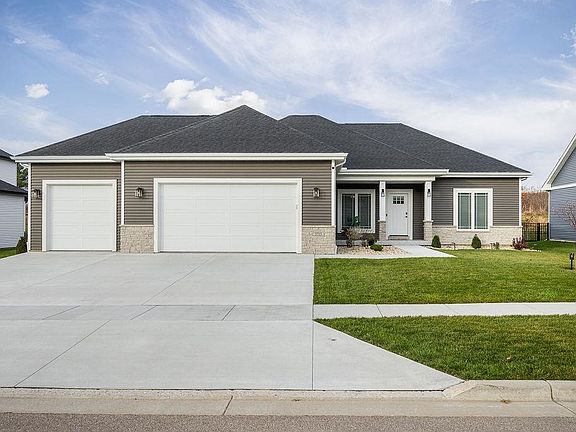 2nd image of 3715 Tanglewood Pl