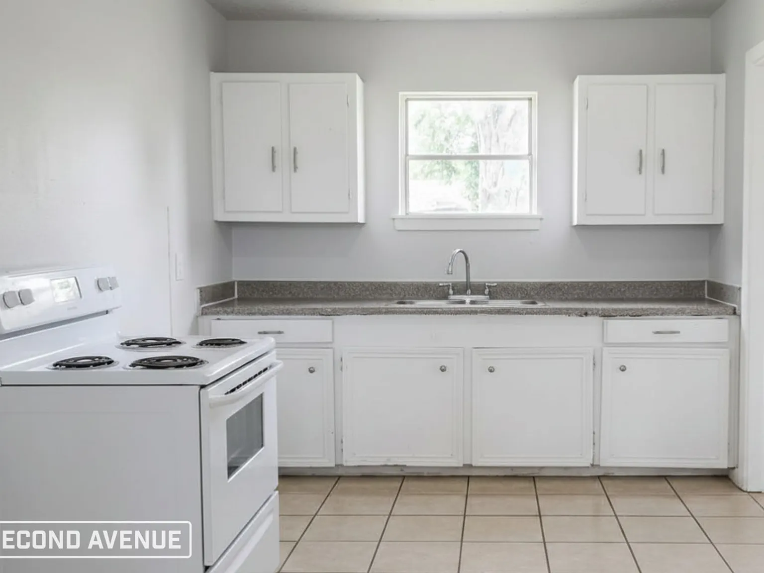 3 bed, 1.0 bath, 943 sqft, $1,350 — Photo 2